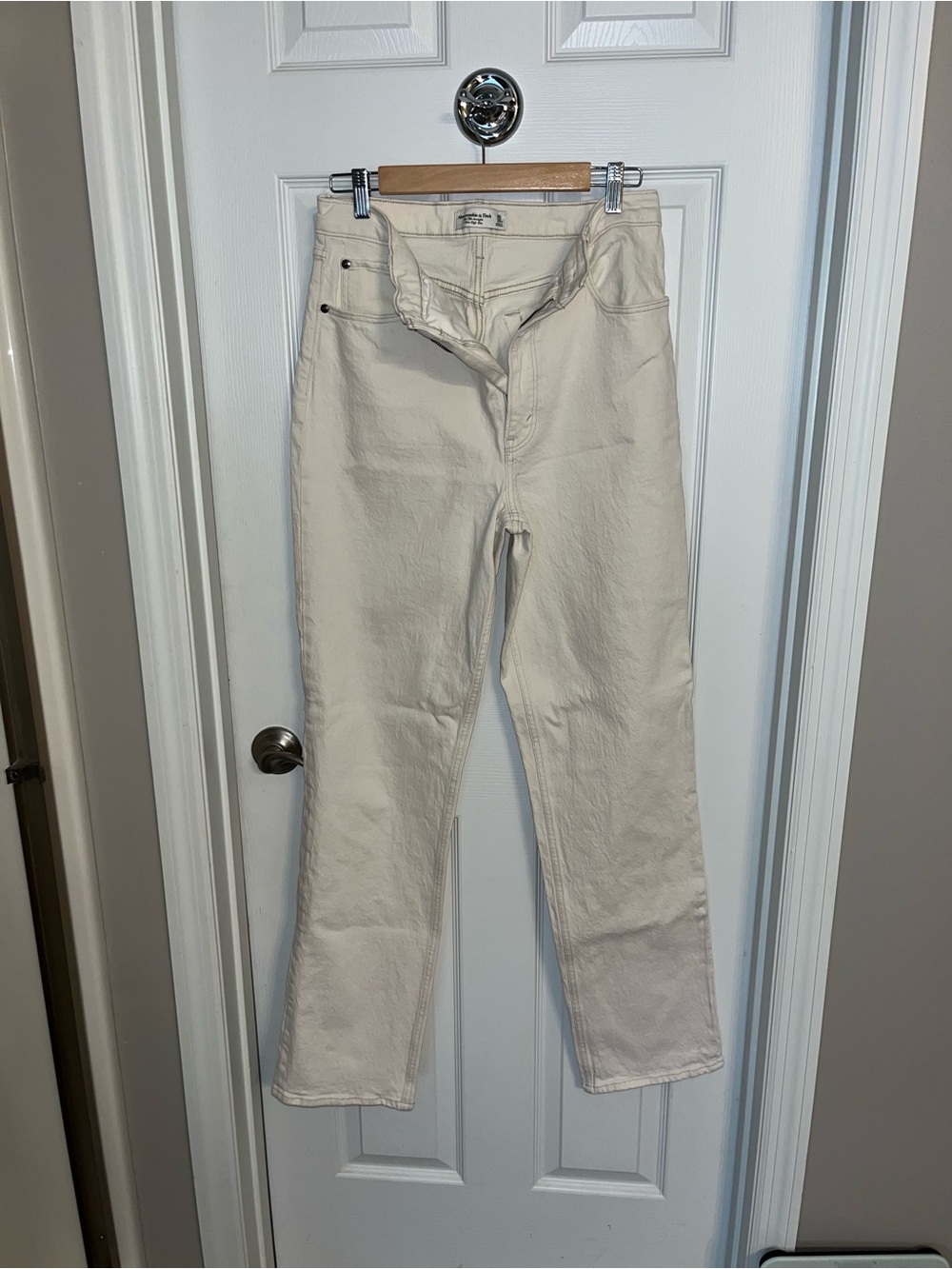 Abercrombie & Fitch Straight-Leg Cream Jeans